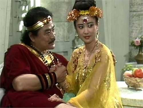 Giai nhân quyến rũ bên Trụ Vương.