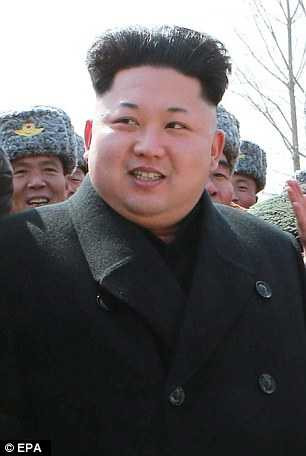 Cố Chủ tịch Kim Jong-il và con trai giống nhau như hai giọt nước