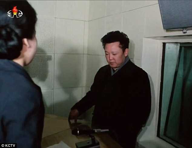 Cố Chủ tịch Kim Jong-il và con trai giống nhau như hai giọt nước