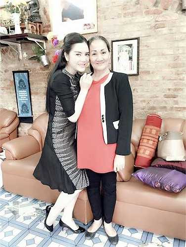 Làn da trắng nõn nà của cô là một sản phẩm của công nghệ.