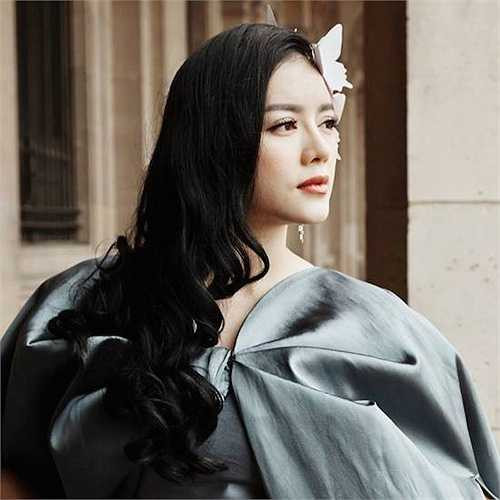 Tuy vậy, không phải bức ảnh nào của Lý Nhã Kỳ cũng không có tỳ vết. 