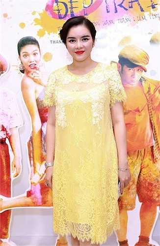 Tuy vậy, trong một sự kiện gần đây, người đẹp lộ khuôn mặt khá bầu bĩnh.