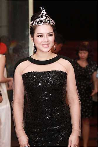 Đây không phải là lần đầu tiên khán giả bất ngờ về số đo hình thể của Lý Nhã Kỳ.