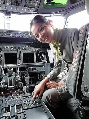 Sử dụng màu ghi và vàng, trang phục của tiếp viên Indochina Airlines trông khá nhã nhặn(Ảnh: GattacaDream)