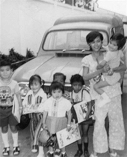 Theo bà Anne McCrudden, người chăm trẻ tên Kheo trong ảnh là bảo mẫu rất tuyệt vời