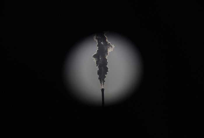 Những ống khói vẫn tiếp tục hoạt động ở Bắc Kinh