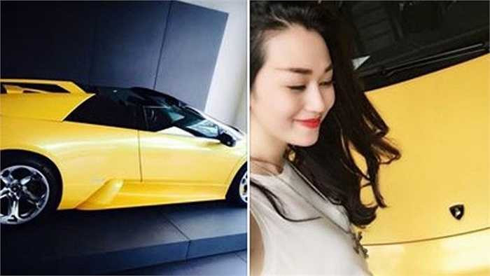 Dòng xe Lamboghini mà Khánh My vừa đăng tải trên trang cá nhân có giá hơn triệu đô. Hiện nay tại showroom của các hãng này tại Mỹ chỉ có sẵn hai màu đen và vàn