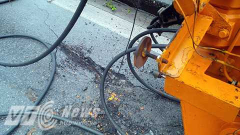 Hà Nội: Cần cẩu cao hơn 50m đổ sập giữa đường