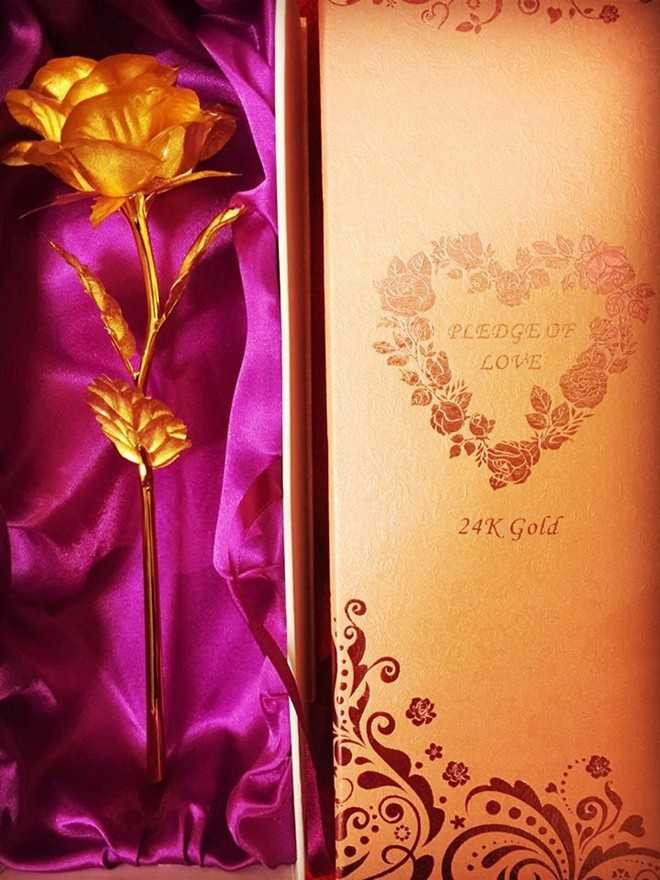 Hoa hồng dát vàng 24K làm quà tặng hiện có rất nhiều mức giá khác nhau