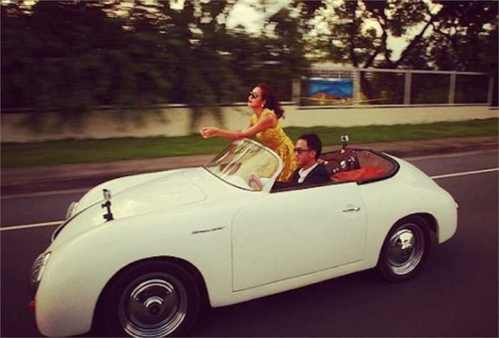 Trong dịp kỷ niệm 2 năm ngày cưới, Hà Tăng cũng vừa cùng chồng đi chơi trên chiếc xe mui trần cổ điển khiến dư luận chú ý. 