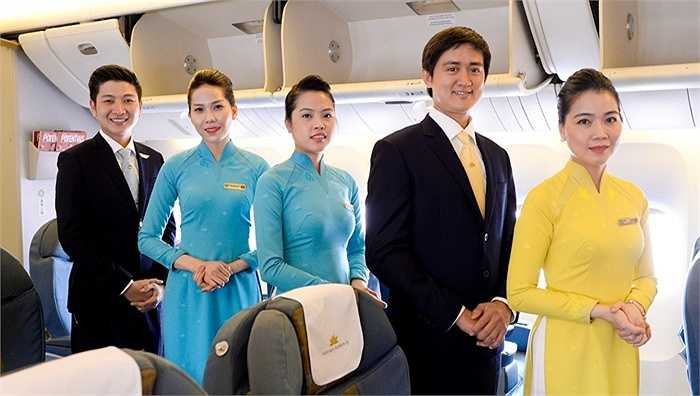 Trên hai chuyến bay VN257 hành trình Hà Nội – Tp HCM ngày 7/3 và VN236 hành trình Tp HCM – Hà Nội ngày 8/3, Vietnam Airlines đã tổ chức trình diễn đồng phục tiếp viên mới, gửi phiếu khảo sát lấy ý kiến hành khách, và tặng hoa cho tất cả hành khách nữ trên chuyến bay này nhân dịp 8/3. 