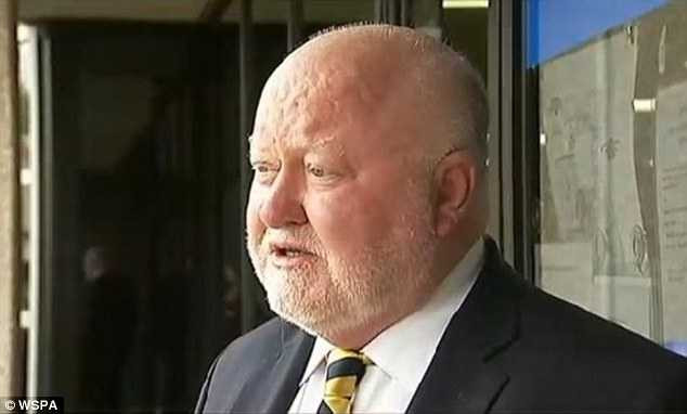 Bị tù 1 tháng vì... đi làm quá sớm