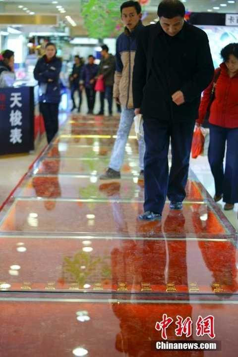 Con đường vàng thỏi trị giá 700 tỷ đồng chào mừng 8/3