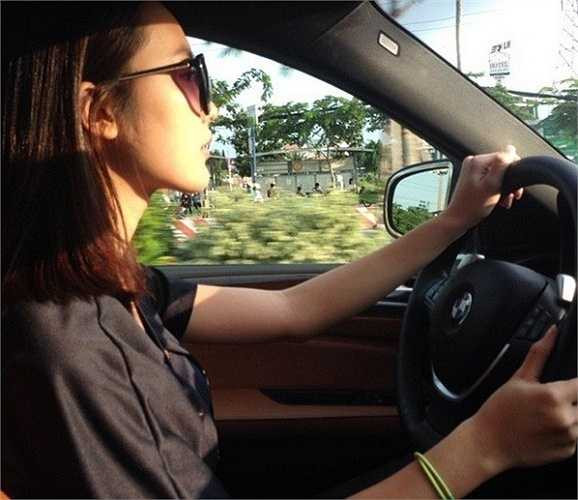 Helly Tống (tên thật là Lê Khánh Linh, sinh năm 1995), là mẫu teen tại Sài thành. Thời gian gần đây, Helly Tống ít xuất hiện trên các phương tiện truyền thông bởi cô đang tập trung cho công việc kinh doanh. 9X có cửa hàng thời trang sang trọng, quán cà phê. Cô đang mở rộng kinh doanh mỹ phẩm ở Sài Gòn.