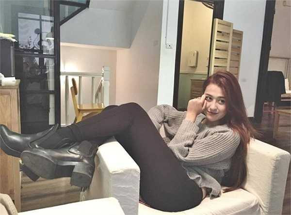 Hà Lade tên thật là Bùi Thanh Hà, sinh năm 1994. Cô là gương mặt nổi bật trong giới hot girl Hà thành sau khi đạt giải nhất ngôi sao thời trang của cuộc thi Miss Teen 2011. Thời gian gần đây, Thanh Hà có thay đổi gu thời trang. Cô thường đăng tải lên mạng những chiếc túi hàng hiệu.