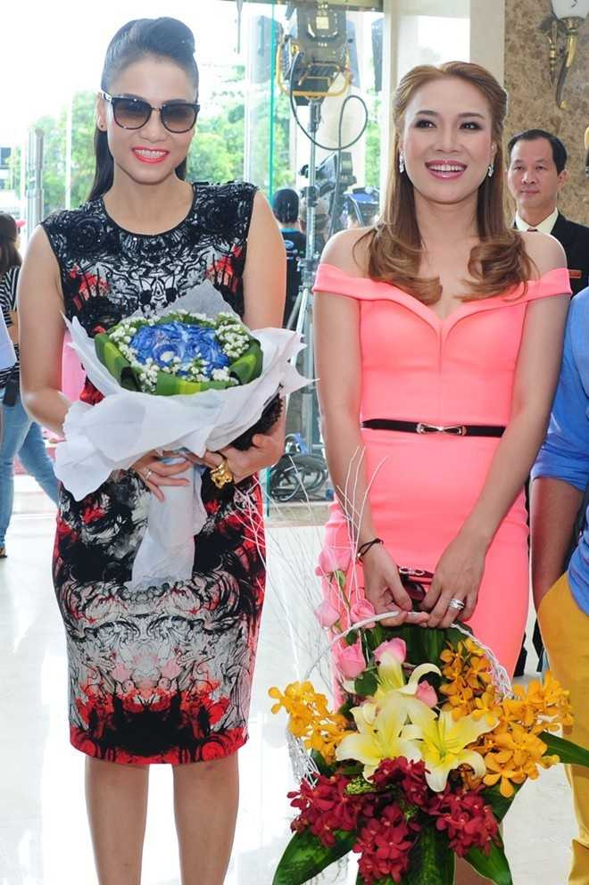 Thu Minh và Mỹ Tâm chuyển giao giao quyền lực.