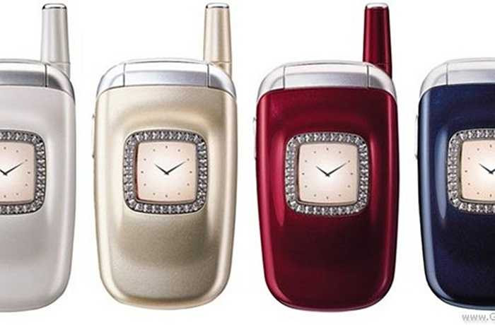 Với tên gọi 'Nữ hoàng trang sức', T500 có ngoại hình nữ tính, sang trọng. Máy sở hữu các màu gồm đỏ bordeaux, ngọc trai, vàng và xanh biển. Đường viền quanh màn hình trước của máy được kết từ những viên pha lê lấp lánh. Khi có cuộc gọi/tin nhắn, đèn dưới những viên pha lê sẽ phát sáng, tạo ra hiệu ứng sắc màu độc đáo. 