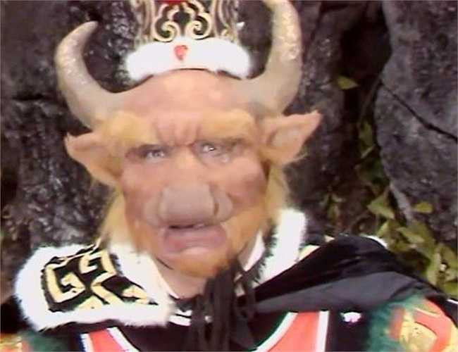 Nhân vật Ngưu Ma Vương do nghệ sĩ nổi tiếng Vương Phu Đường - diễn viên của Kịch viện Nghệ thuật Thanh niên Trung Quốc đảm nhiệm. Ông là người vùng Nam Dương, tỉnh Hà Nam - một người vừa nhiệt tình lại gần gũi, dễ tính nên được nhiều người trong đoàn hết sức yêu mến và nể trọng. Vương Phu Đường mất năm 2005, hưởng thọ 73 tuổi