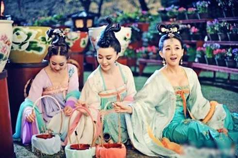 Trương Quân Ninh vai Từ Huệ (ngoài cùng phải) cũng muốn góp mặt trong phần 2.