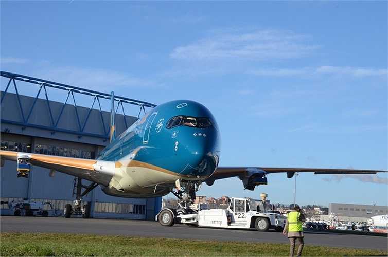 Máy bay A350 XWB có thiết kế khí động học và công nghệ tiên tiến nhất, giảm tiêu thụ nhiên liệu 25% so với máy bay Boeing 777.