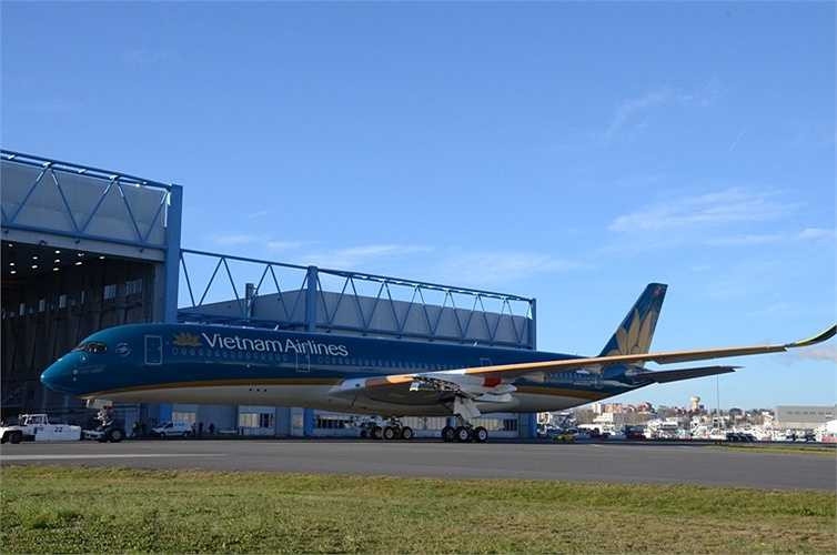 A350 XWB là dòng máy bay chở khách thân rộng, có kích cỡ trung bình giúp định hình hiệu quả hoạt động của các hãng hàng không khai thác đường bay dài và tầm trung, thân thiện với môi trường.