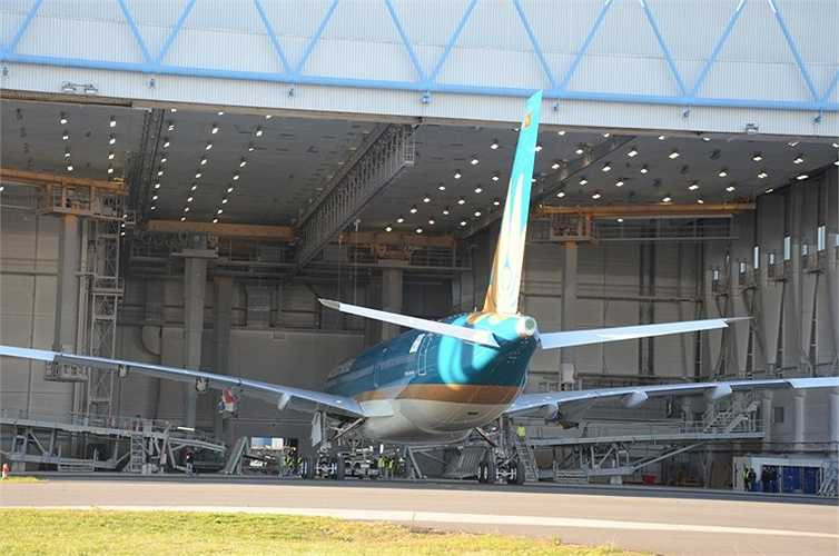 Vào khoảng giữa năm 2015, Tổng Công ty Hàng không Việt Nam sẽ nhận chiếc Airbus A350 đầu tiên trong hợp đồng tổng cộng 14 chiếc. 