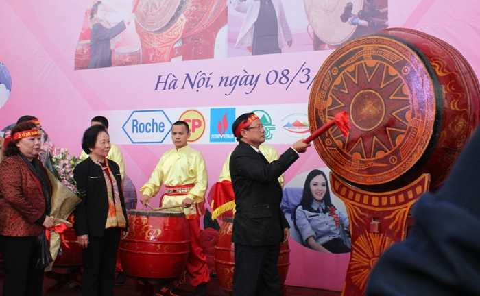 Dàn sao Việt hội tụ trong ngày hội hiến máu "Lễ hội Xuân hồng" 2015