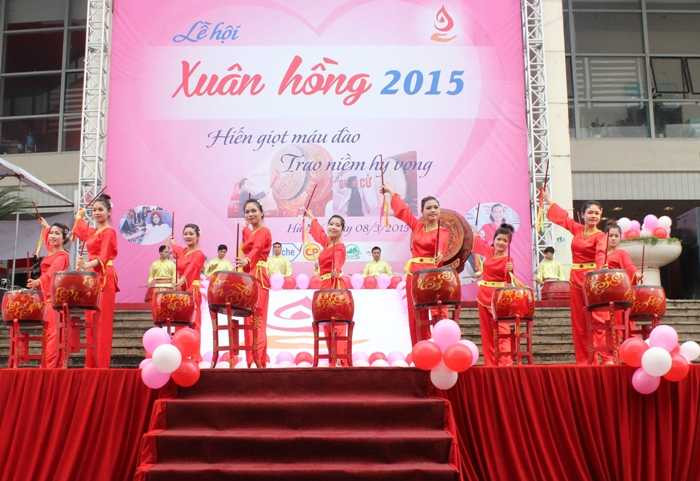 Dàn sao Việt hội tụ trong ngày hội hiến máu "Lễ hội Xuân hồng" 2015