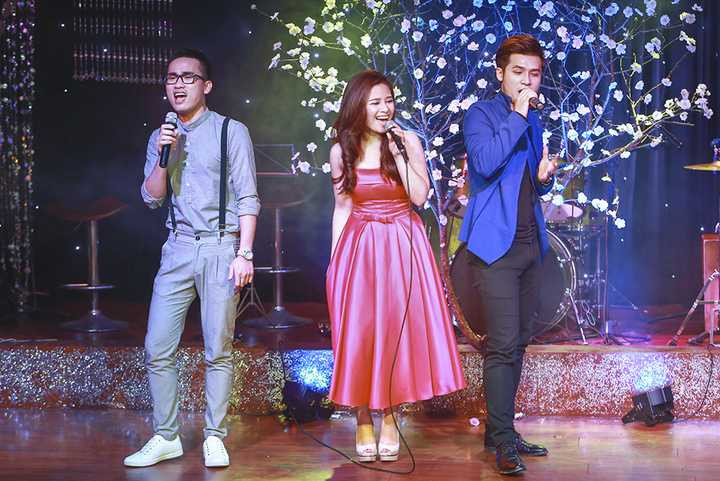 Bên cạnh Hà Duy, Dương Hoàng Yến thì còn có 1 ca sĩ trẻ từ giải Sao Mai, đó là Hà Anh. Hà Anh cũng là 1 người bạn rất thân ở ngoài đời của Duy và Yến và lần này trong đêm nhạc thì Duy và Yến có mời thêm Hà Anh vào cho nhiều thêm sự phong phú.