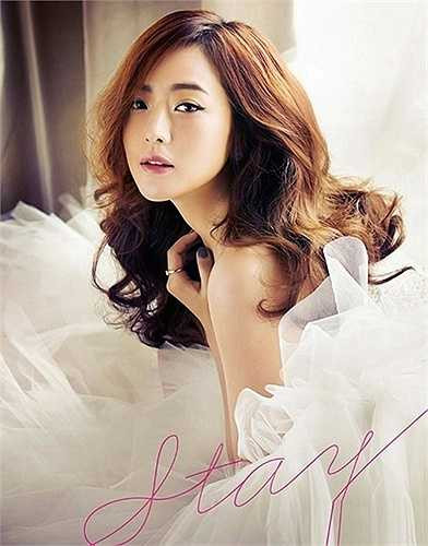 Dù đã bước sang tuổi 38 và là mẹ của một nhóc tì đáng yêu, nhưng Kim Hee Sun lúc nào cũng nằm trong danh sách những mỹ nhân Hàn đẹp nhất. 