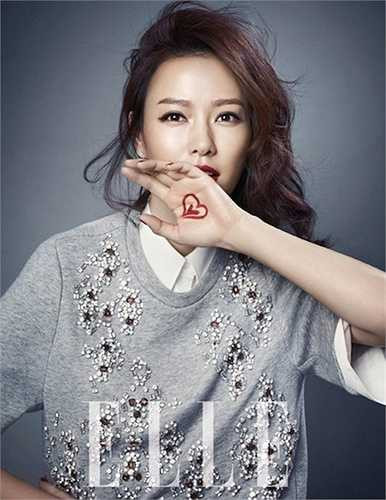 Nữ diễn viên Son Tae Young cũng sở hữu phong cách thời trang rất đáng ngưỡng mộ. 