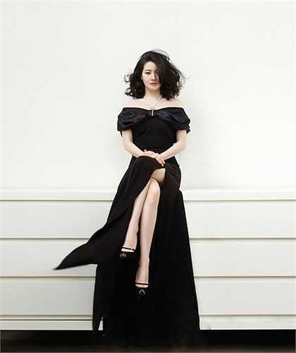 Lee Young Ae bí mật kết hôn hồi tháng 8/2009. Nữ diễn viên sinh đôi một trai một gái hồi đầu năm 2011. 