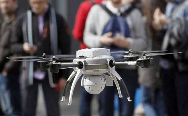 Hồi tháng 2/2015, đã có 3 người bị bắt tại Paris vì điều khiển máy bay không người lái do thám