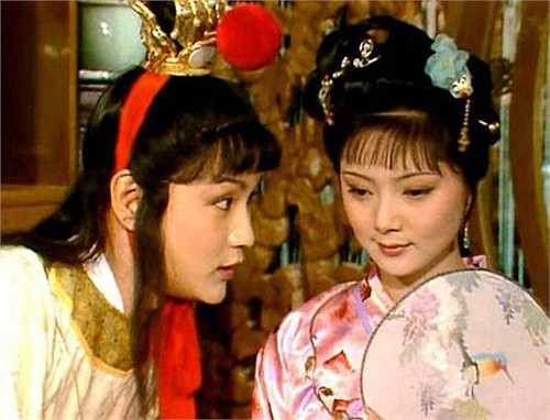 Một khán giả bày tỏ sự bất ngờ trên trang cá nhân weibo: 'Tôi thực sựj đã rất sốc. Nhớ lại gương mặt búng ra sữa năm nào, tôi không dám tin anh ấy đã thay đổi nhiều đến vậy. Thật khó chấp nhận sự thật này'