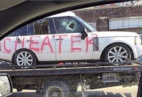 Xe sang trở thành nạn nhân trong cơn cuồng ghen