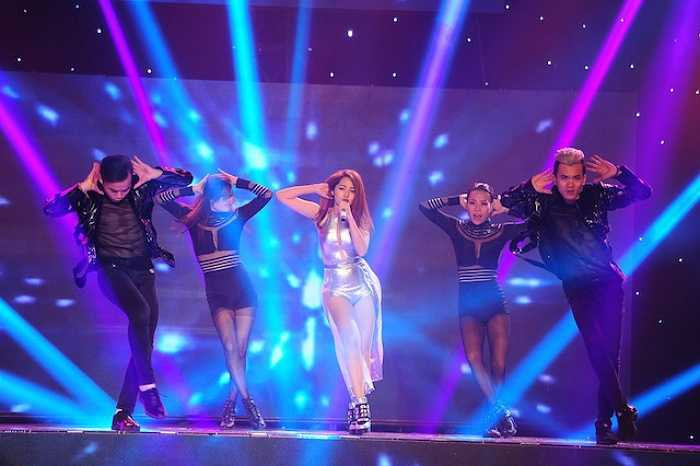 Trái với The Voice, tại chương trình lần này, nhờ vào sự đầu tư, chau chuốt cho tiết mục, cũng như khả năng vũ đạo ấn tượng, Bảo Anh nhận được nhiều sự ủng hộ.