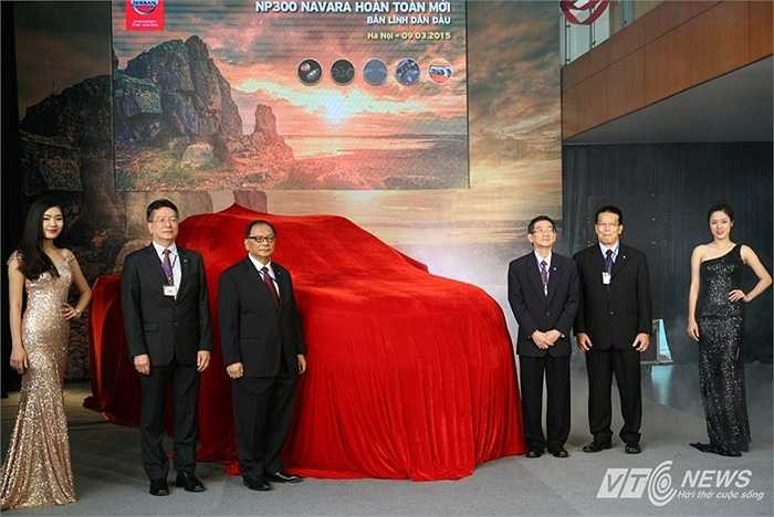 Tiếp nối 80 năm bí quyết của Nissan trong lĩnh vực bán tải trên toàn cầu với độ tin cậy đã trở thành huyền thoại, NP300 Navara sẽ đáp ứng được yêu cầu khắt khe của các khách hàng cá nhân cũng như doanh nghiệp.