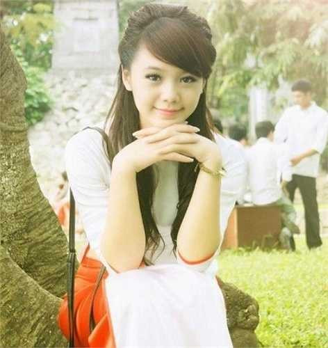 Quỳnh Kool từng lọt Top 3 tài năng Cuộc thi nữ sinh viên Việt Nam duyên dáng 2014.