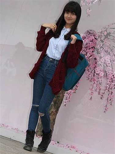 Sinh ra trong gia đình bố làm bộ đội biên phòng, mẹ làm giáo viên nhưng Linh lại muốn theo đuổi ước mơ của riêng mình.