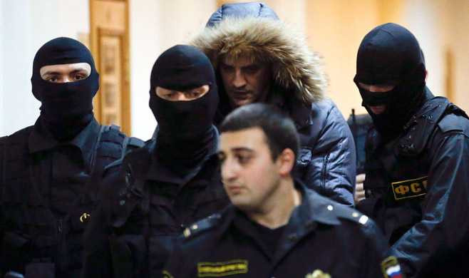 Quan tham Nga vơ vét 2 tạ tiền mặt, 800 viên đá quý