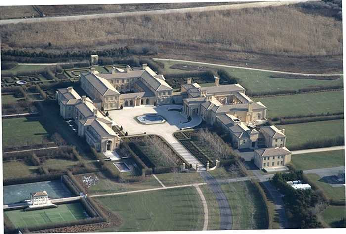 Các nhà xe trong khu biệt thự chứa được 100 ô tô