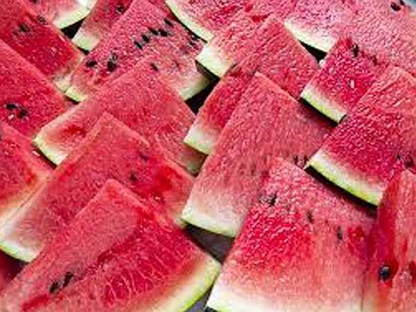 Hạt dưa: Hạt dưa cũng rất giàu chất chống oxy hóa và loại bỏ độc tố ra khỏi bàng quang và cơ thể. Vì vậy, chúng cũng giúp ích trong việc khắc phục viêm tuyến tiền liệt. 