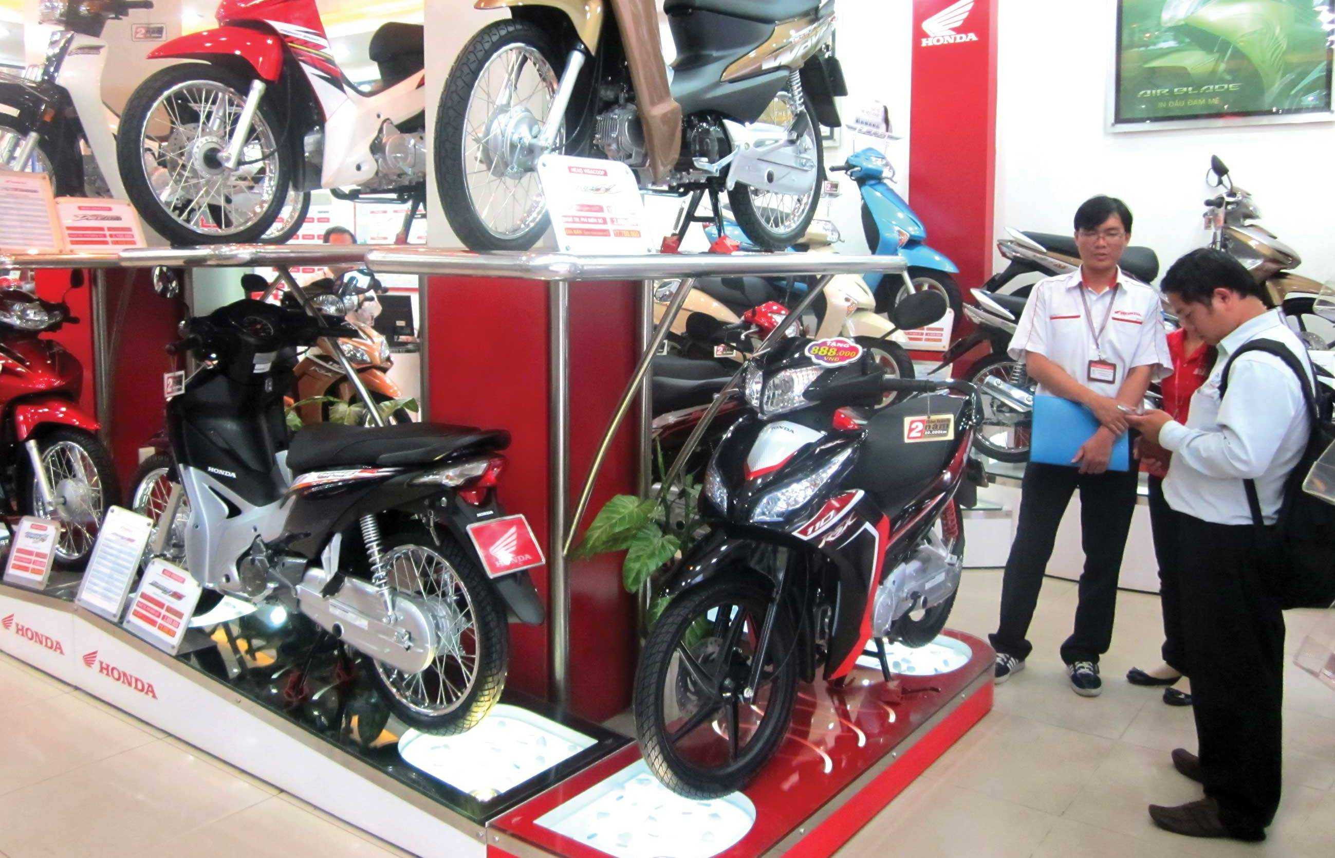 Sự hạn chế sản lượng của nhà sản xuất khiến giá bán một số mẫu xe "hàng hot" tăng giá mạnh ngay sau Tết