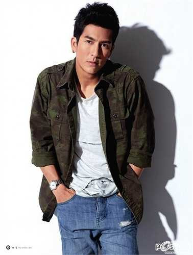 Mới đây, anh cũng đã hớp hồn bao cô gái khi tái diễn lại câu chuyện tình cảm động trong siêu phẩm truyền hình Hàn Quốc 'Trái tim mùa thu' phiên bản Thái.