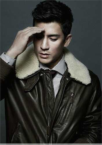 Sở hữu vẻ ngoài điển trai, nam tính, quyến rũ, anh từng được bình chọn là mỹ nam gợi cảm nhất Thái Lan. 