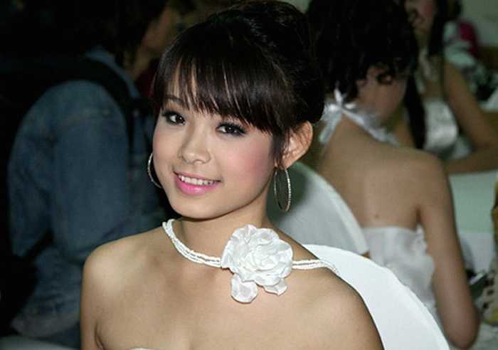 Huyền Baby tên thật là Đặng Ngọc Huyền, sinh năm 1989. 