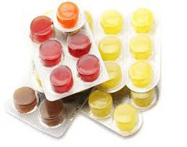 Viên ngậm: Viên ngậm vào miệng để nó từ từ tan ra làm dịu cổ họng, giúp giảm đau họng và ho. Đây là phương pháp giảm cúm tốt mà không có tác dụng phụ nào.