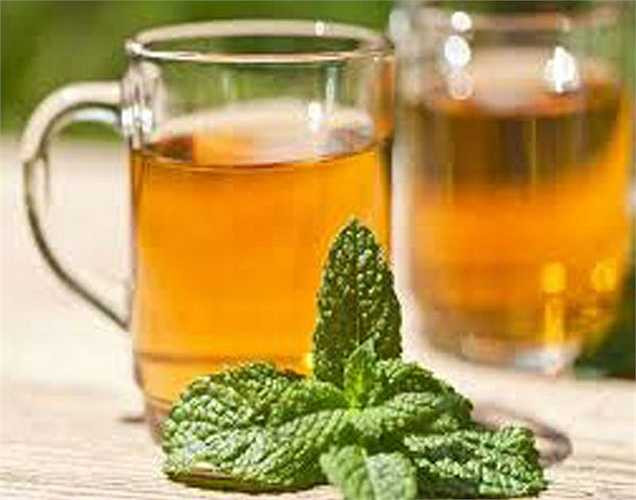 Lá bạc hà cay: cách dùng là dùng uống trà bạc hà. Nó hoạt động như một thuốc long đờm, giúp trục xuất đờm ra khỏi đường hô hấp, giúp làm dịu cơn đau họng.