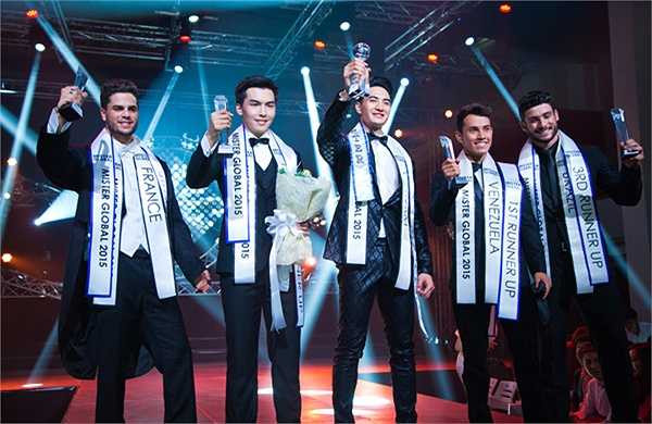 Vì thế, rất có thể sau cuộc thi, anh sẽ bị xem xét và xử phạt như những trường hợp thi chui trước đây.