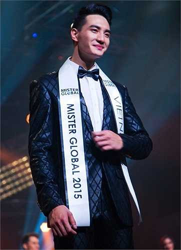  Dù là gương mặt mới, nhưng với hình thể và chiều cao nổi trội 1m93, anh chàng 21 tuổi nhanh chóng thu hút sự chú ý và nổi bật giữa dàn thí sinh năm nay.